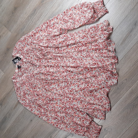 Torrid pink floral crinkle chiffon smocked blouse, size 6X, NWT - Picture 3 of 12